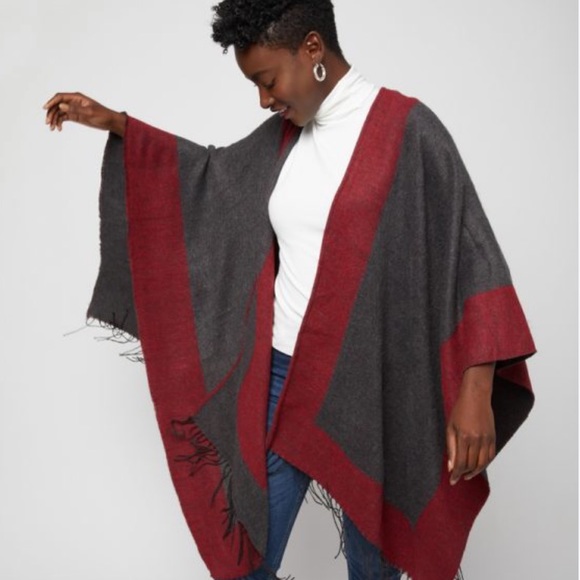 ‼️Price Firm ‼️Isaac Mizrahi poncho. - Picture 2 of 3